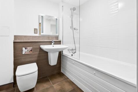 09  To Let 2 Bedroom Flat TRS Apartments Ealing UB