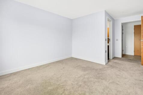 12  To Let 2 Bedroom Flat TRS Apartments Ealing UB