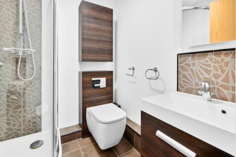 13  To Let 2 Bedroom Flat TRS Apartments Ealing UB