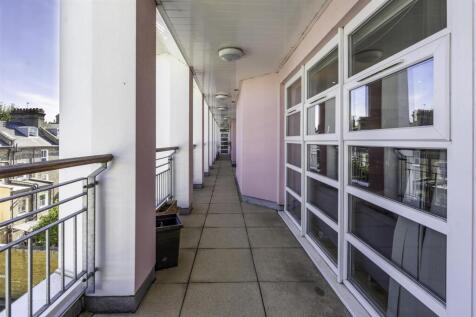 05  To Let 2 Bedroom Flat Lambeth Road SE1 www.isl