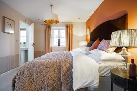 King-size bedroom with space for storage
