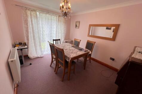 Dining Room/Bedroom 4