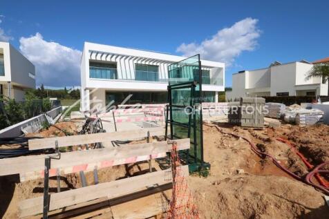 Vilamoura Villa For Sale