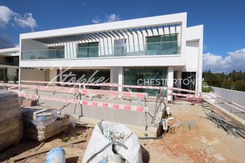 Vilamoura Villa For Sale