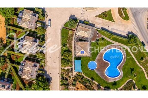 Carvoeiro Luxurious Semi-Detached at Lumina Condominium for Sale