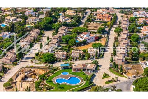 Carvoeiro Luxurious Semi-Detached at Lumina Condominium for Sale_2