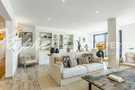 Near Vale do Lobo Fully Renovated 5 Bed Villa For Sale (18)