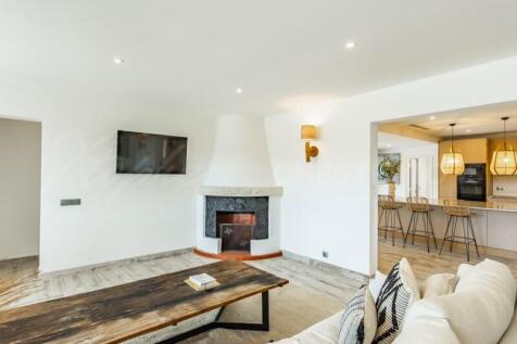 Near Vale do Lobo Fully Renovated 5 Bed Villa For Sale (21)