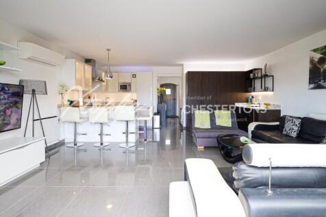 Lakeside Village 3 Bed Renovated Townhouse For Sale