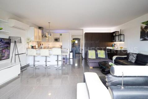 Lakeside Village 3 Bed Renovated Townhouse For Sale