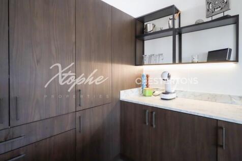 Lakeside Village 3 Bed Renovated Townhouse For Sale