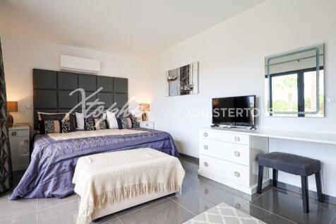 Lakeside Village 3 Bed Renovated Townhouse For Sale
