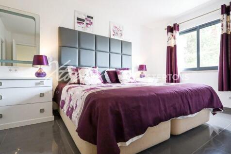 Lakeside Village 3 Bed Renovated Townhouse For Sale