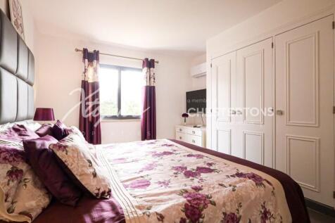 Lakeside Village 3 Bed Renovated Townhouse For Sale)