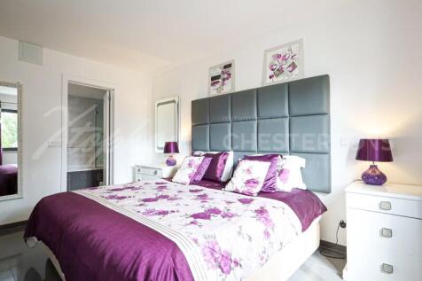 Lakeside Village 3 Bed Renovated Townhouse For Sale