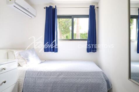 Lakeside Village 3 Bed Renovated Townhouse For Sale