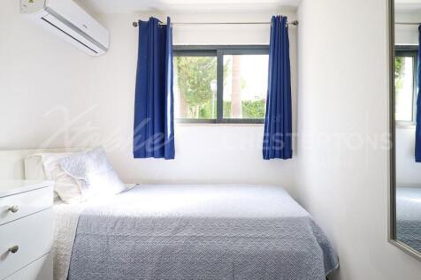 Lakeside Village 3 Bed Renovated Townhouse For Sale