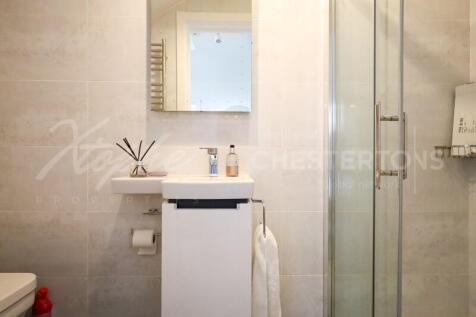 Lakeside Village 3 Bed Renovated Townhouse For Sale