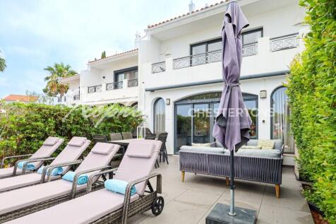 Lakeside Village 3 Bed Renovated Townhouse For Sale