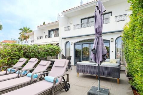 Lakeside Village 3 Bed Renovated Townhouse For Sale