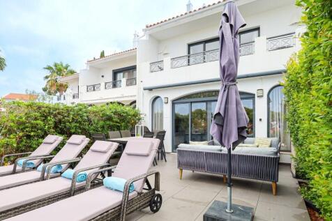 Lakeside Village 3 Bed Renovated Townhouse For Sale