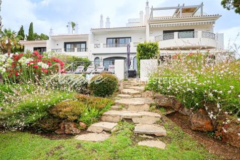 Lakeside Village 3 Bed Renovated Townhouse For Sale