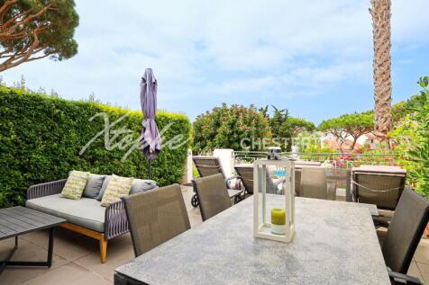 Lakeside Village 3 Bed Renovated Townhouse For Sale