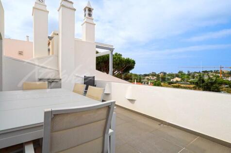 Lakeside Village 3 Bed Renovated Townhouse For Sale