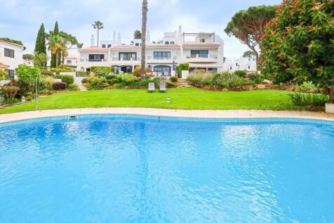 Lakeside Village 3 Bed Renovated Townhouse For Sale