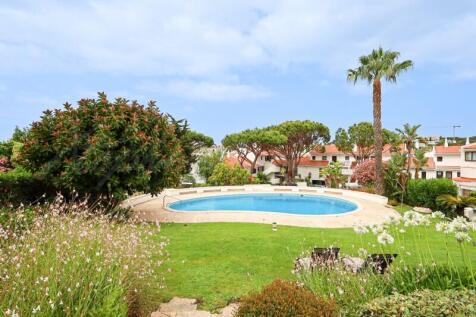 Lakeside Village 3 Bed Renovated Townhouse For Sale