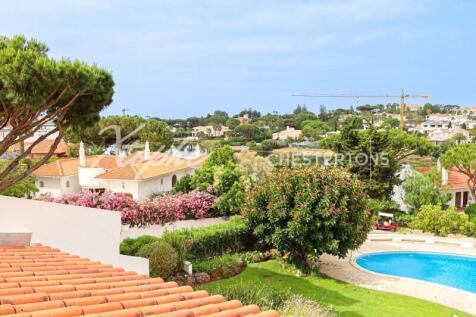 Lakeside Village 3 Bed Renovated Townhouse For Sale