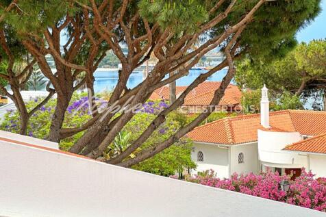 Lakeside Village 3 Bed Renovated Townhouse For Sale