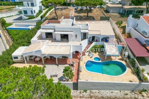 Bargain 4 Bed Detached Villa Renovation Project For Sale Nr Vila Sol (11)