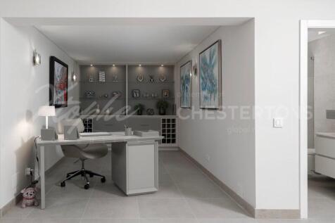 The Crest Fully Renovated 5 bed Villa For Sale (40)