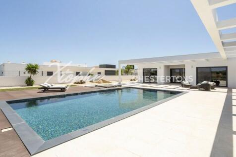 Quelfes 4 Bed Villa For Sale (49)