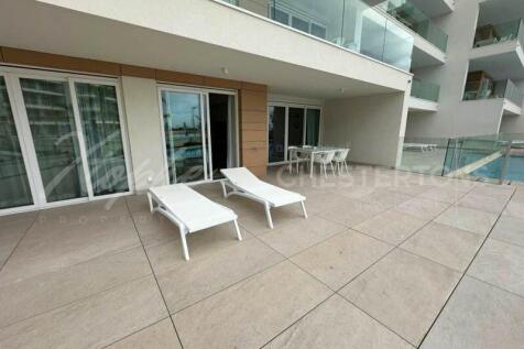 Vilamoura Sea Front 2 Bed Apartment for Sale (24)