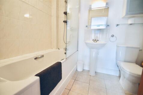 Master En Suite Bathroom