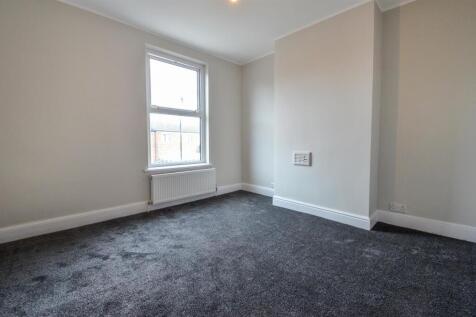 Bedroom 1.jpg