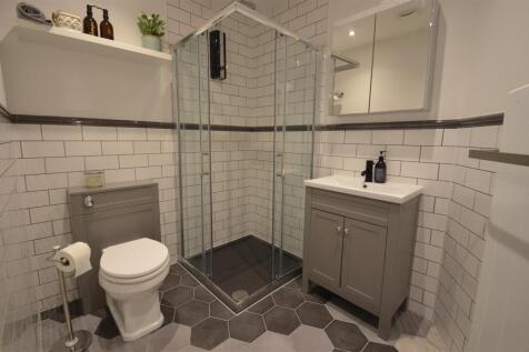 Ensuite.JPG