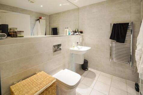 Ensuite bathroom 1_1.JPG