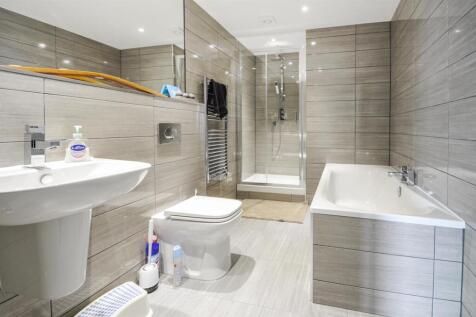 Bathroom_1.JPG