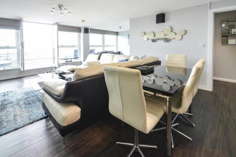 Dining Area_1.JPG
