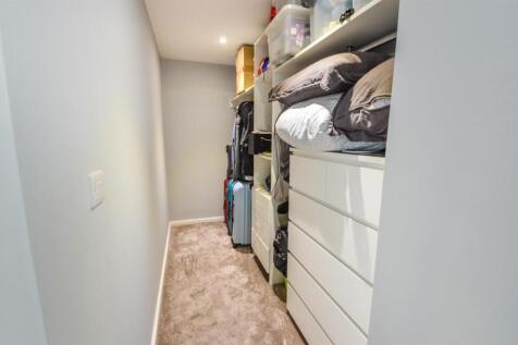 walk in wardrobe.jpg