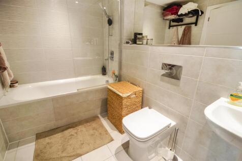 Ensuite bathroom_1.JPG