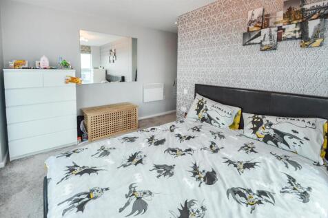 Bedroom 2-2_1.JPG