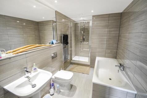 Bathroom 1_1.JPG