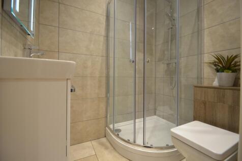 9. En Suite Shower R