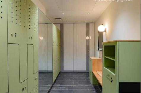 36QS showers and changing facilities.jpg