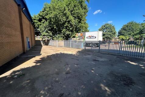 2 Crown TP Yard 1.jpg