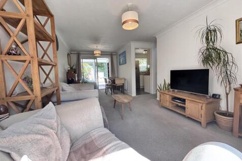 Swan Close Lounge 3.jpg